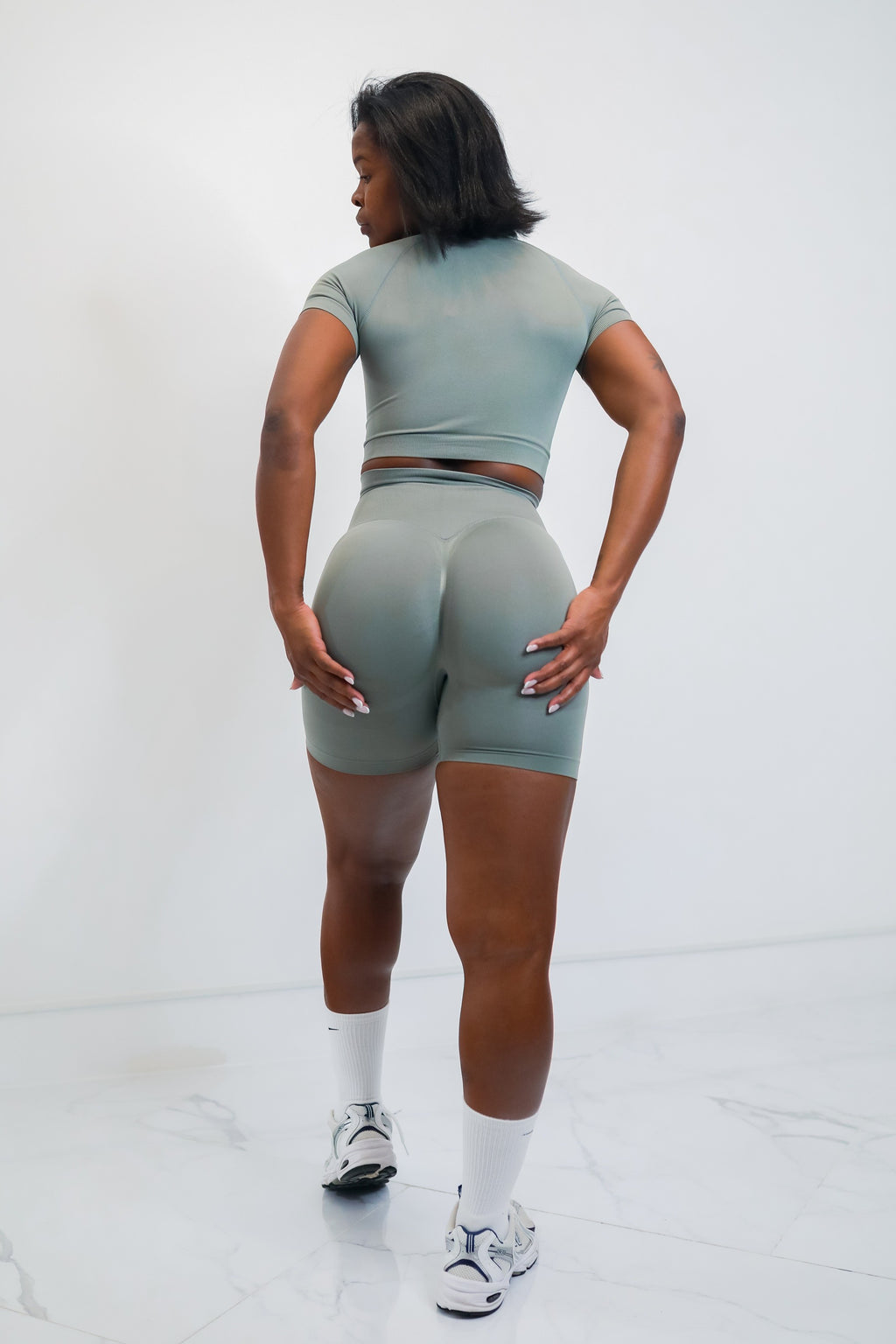 Conjunto Top con Mangas + Short Gris