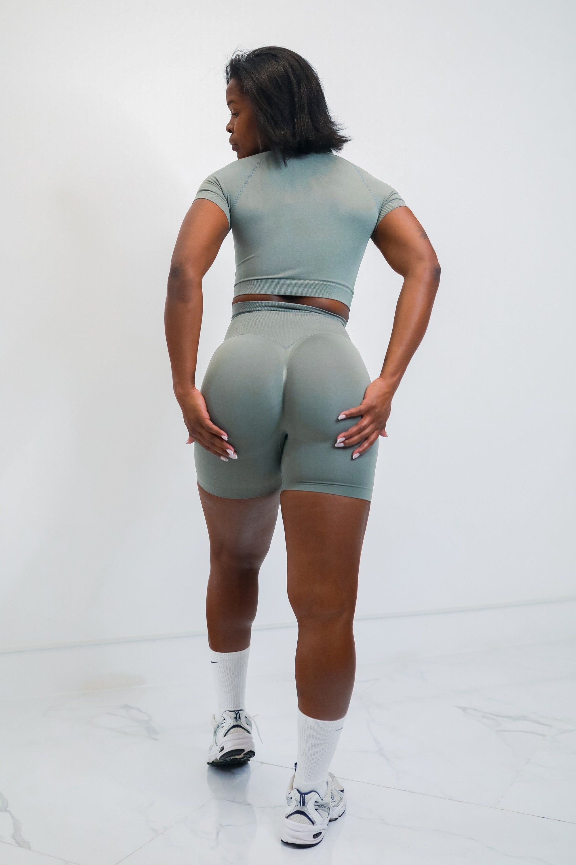 Conjunto Top con Mangas + Short Gris