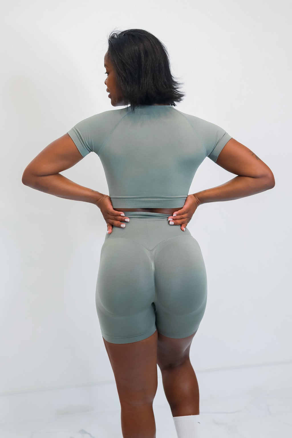 Conjunto Top con Mangas + Short Gris